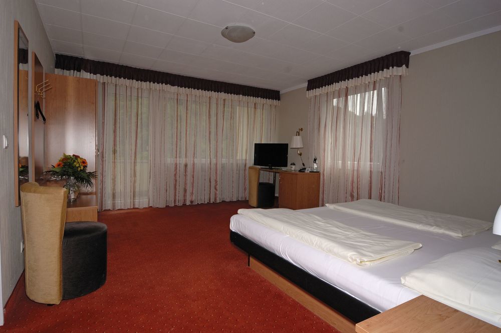 Hotel Schlangenbader Hof Exterior photo